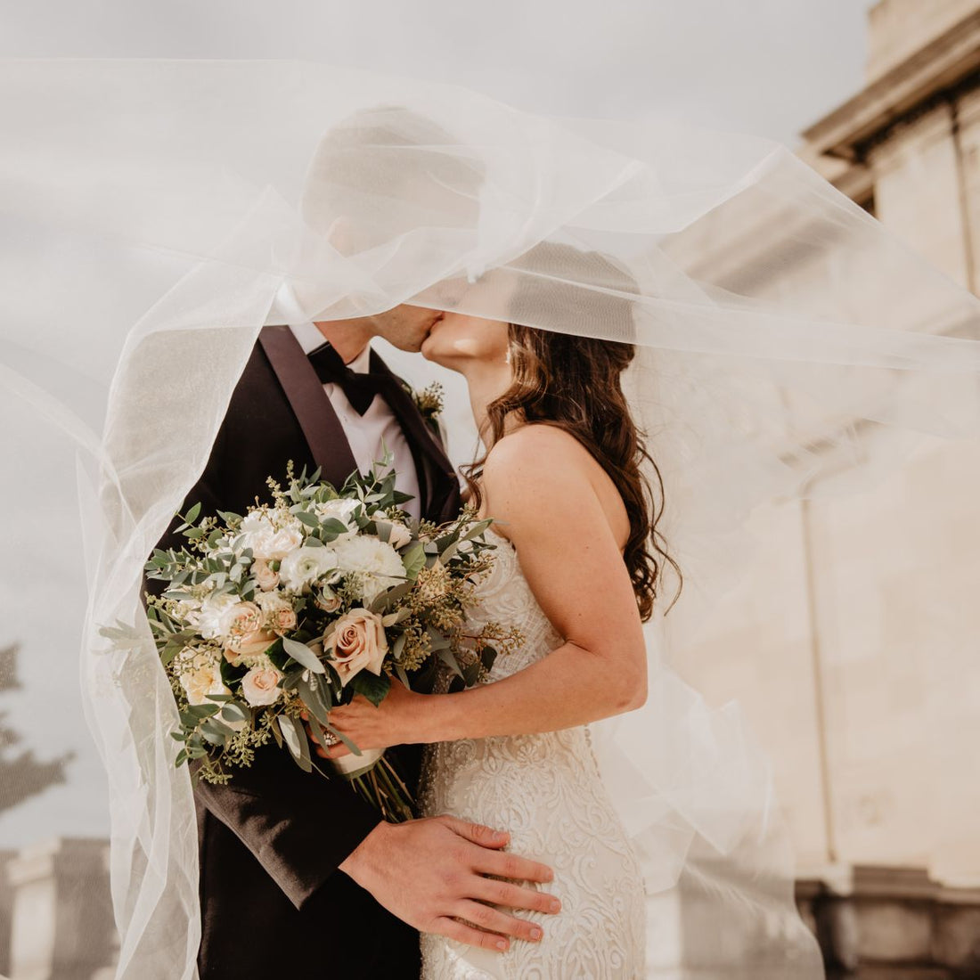 DJ Matrimonio Catania: La colonna sonora su misura per il tuo sì
