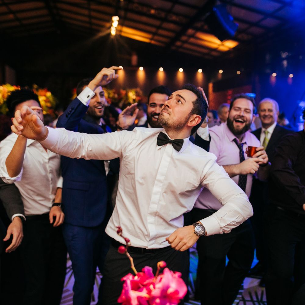 DJ per matrimoni in Sicilia: come scegliere la musica perfetta per il tuo grande giorno