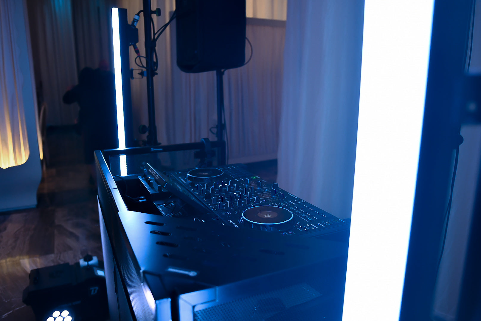 Denon prime 4 plus con led