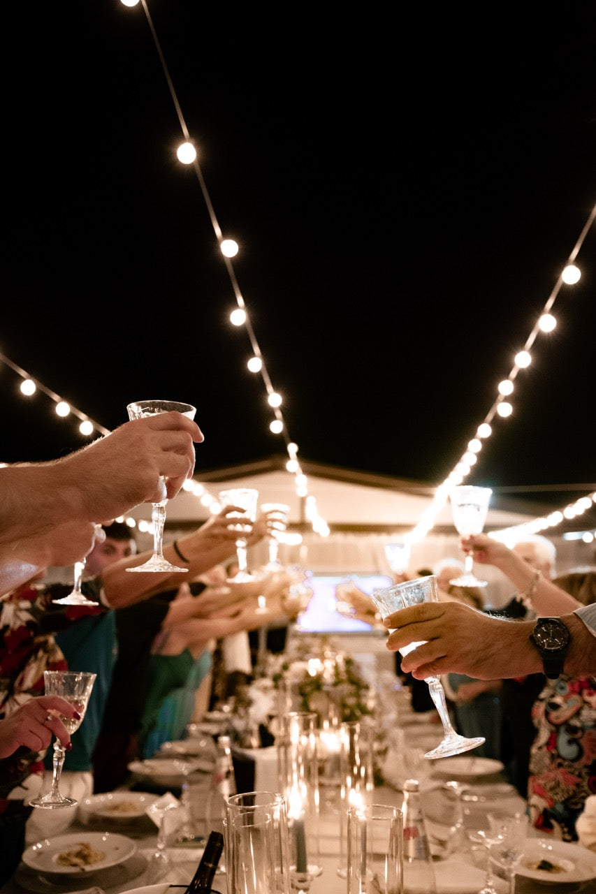 brindisi in spiaggia a catania durante festa di laurea
