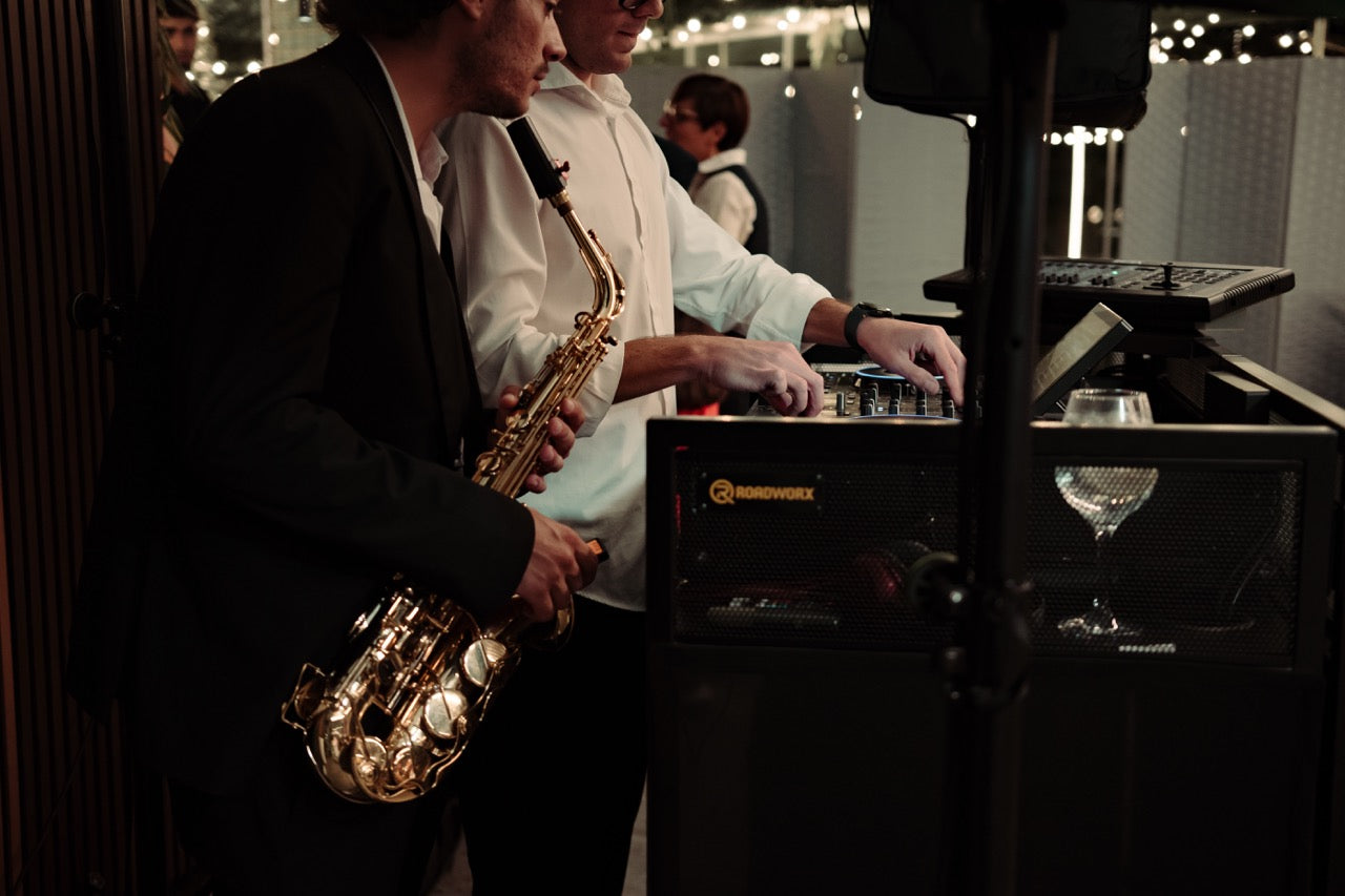 dj con sassofonista per matrimonio - sax e dj set