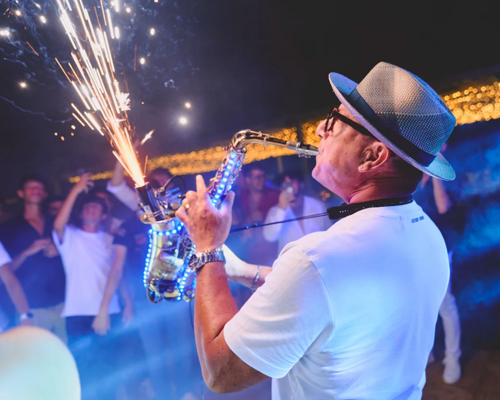 Luigi zimmitti - sax con fiaccola