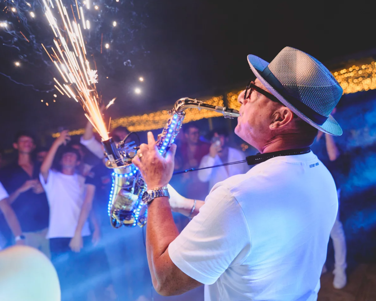 Luigi zimmitti - sax con fiaccola